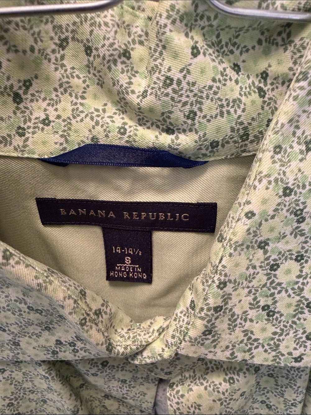 Banana Republic Green Button Down - Picture 2 of 3